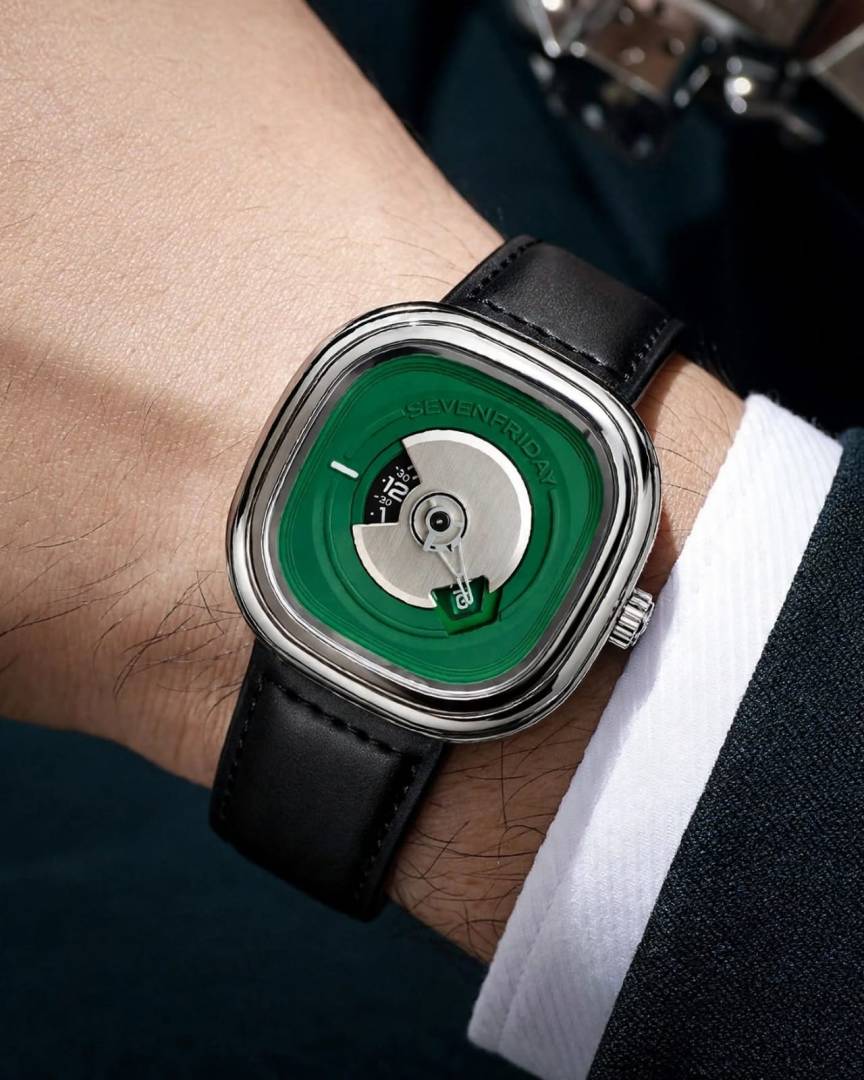 Seve_n Frida_y PE201 Black Silver Green Dial