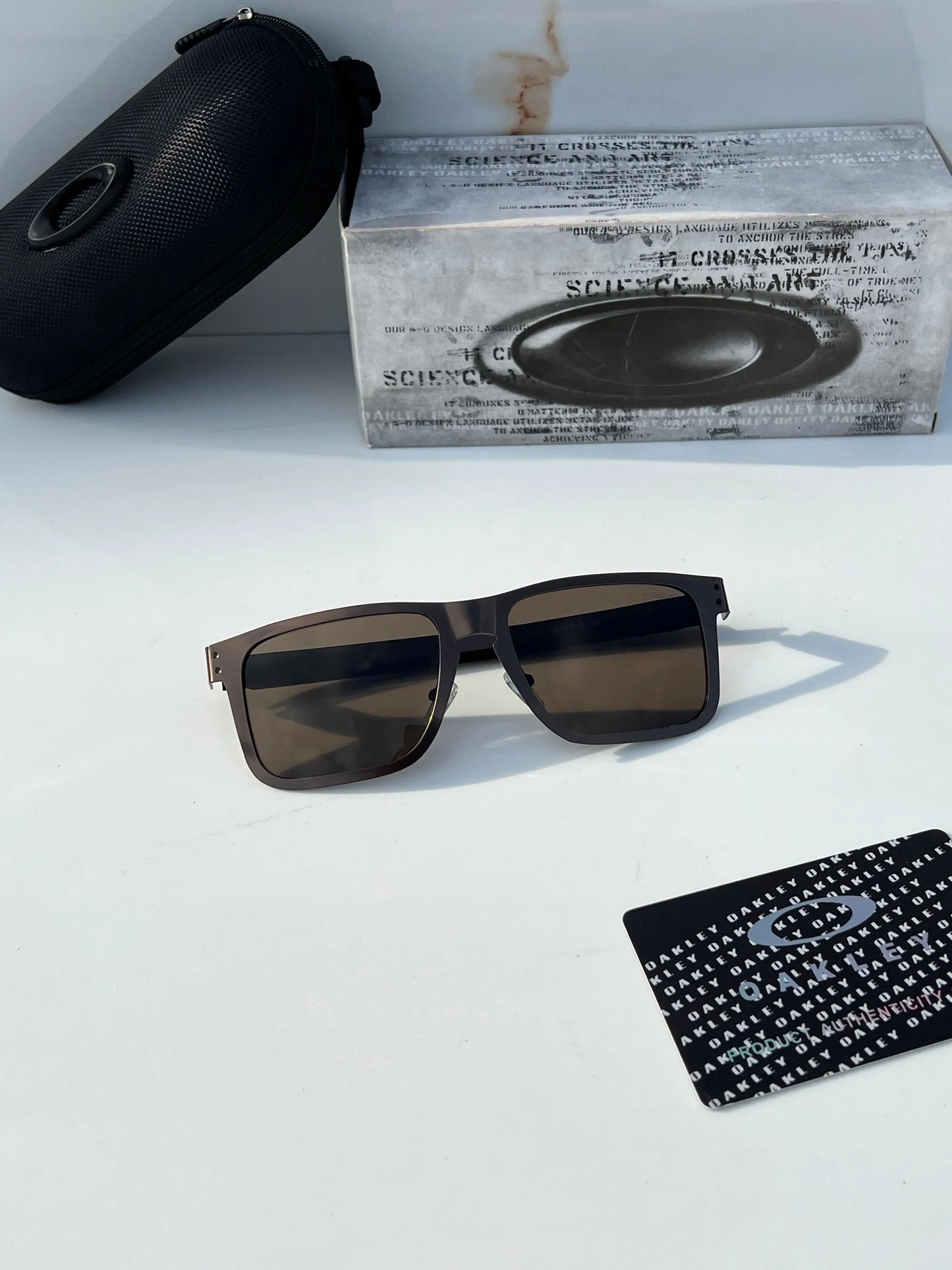 Oakley_1701_brown