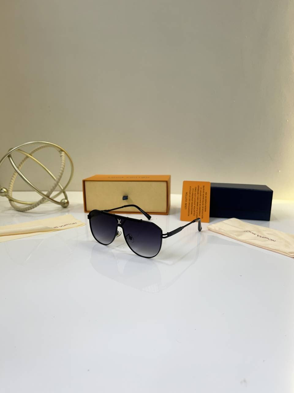 Louis_Vuitton_22295_Black_Purple