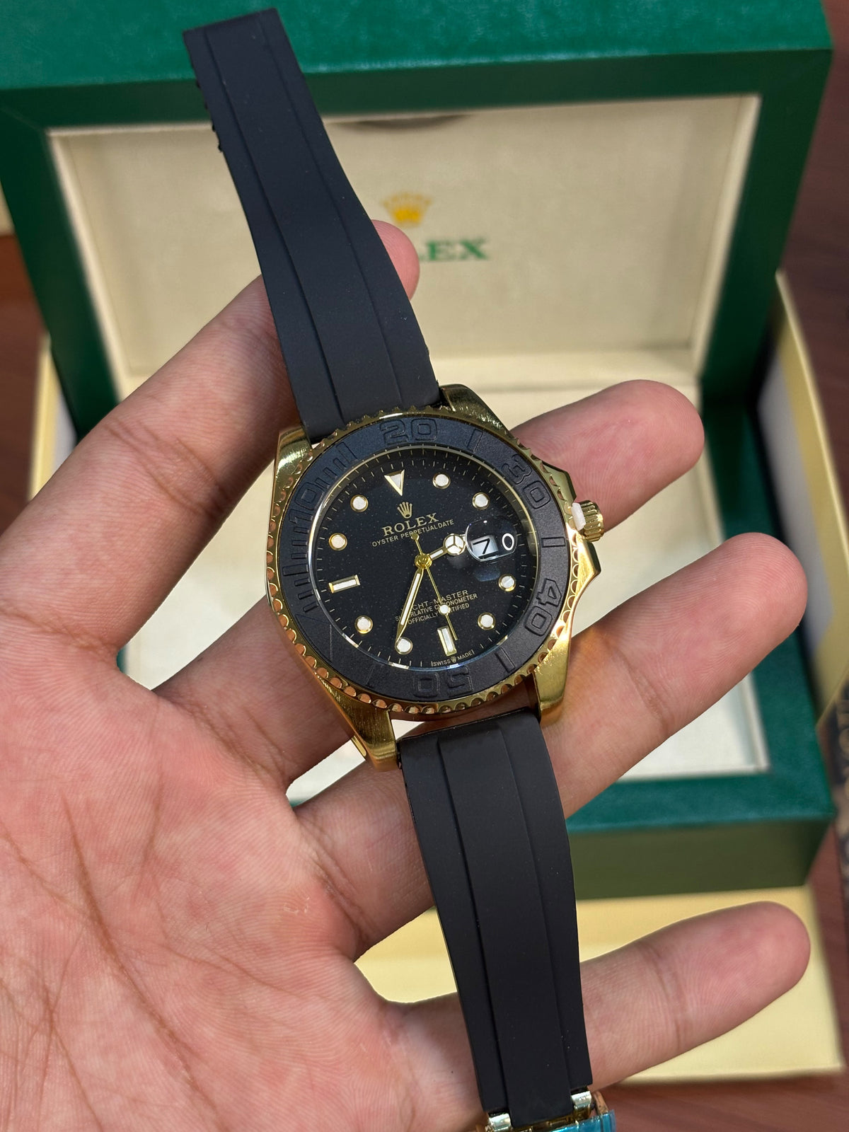 Rolee_x Yacht-Master gold black dial
