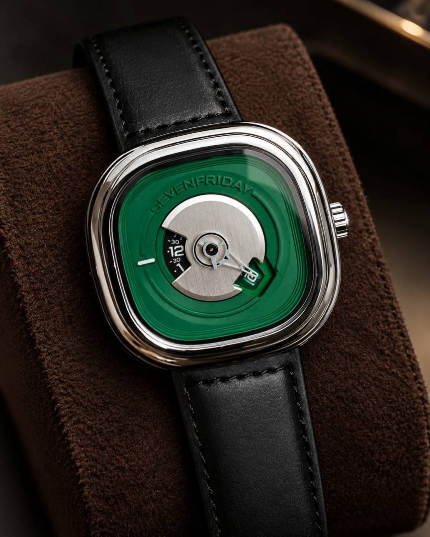 Seve_n Frida_y PE201 Black Silver Green Dial