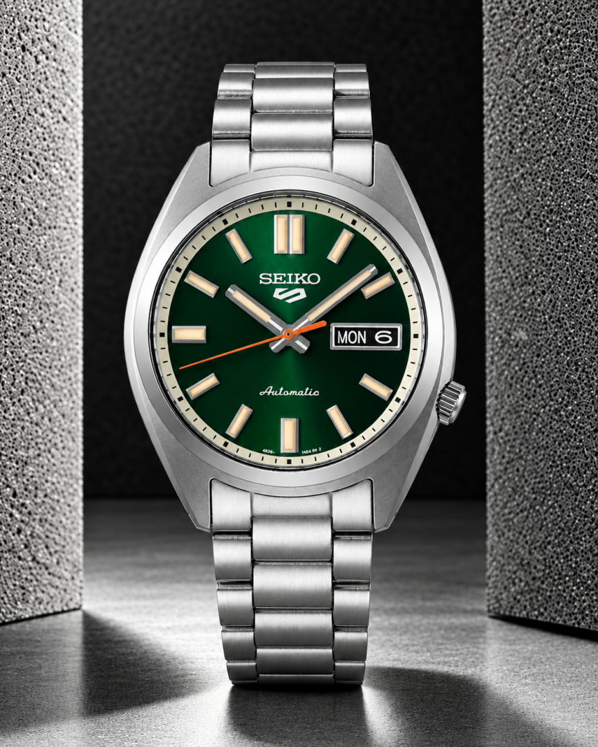 Seiko_o 5 Sports SNXS Automatic silver green and Red niddle