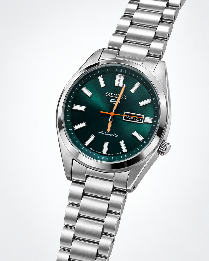Seiko_o 5 Sports SNXS Automatic silver green and Red niddle