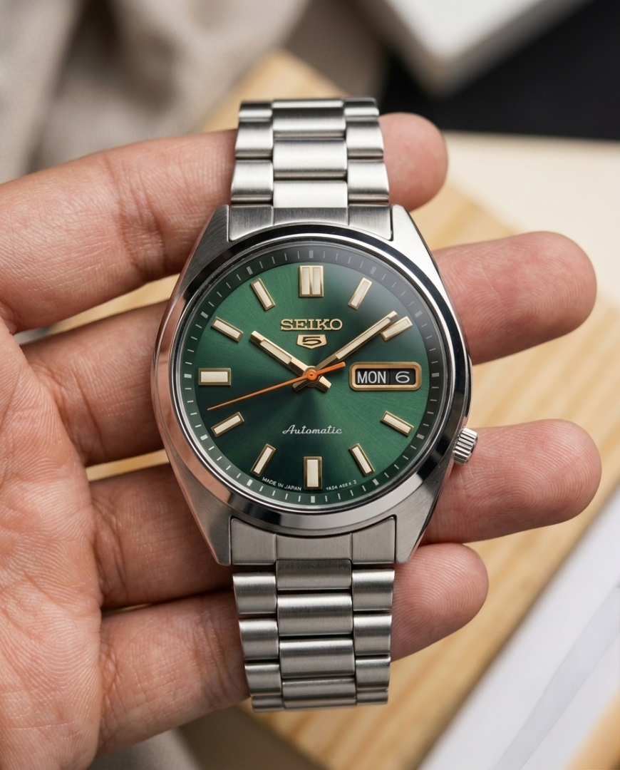 Seiko_o 5 Sports SNXS Automatic silver green and Red niddle