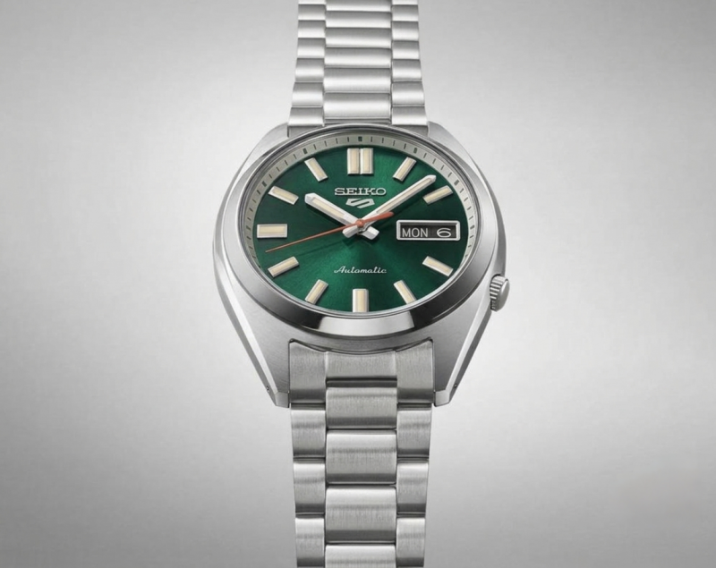 Seiko_o 5 Sports SNXS Automatic silver green and Red niddle