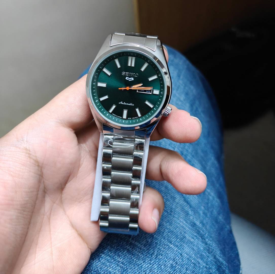 Seiko_o 5 Sports SNXS Automatic silver green and Red niddle