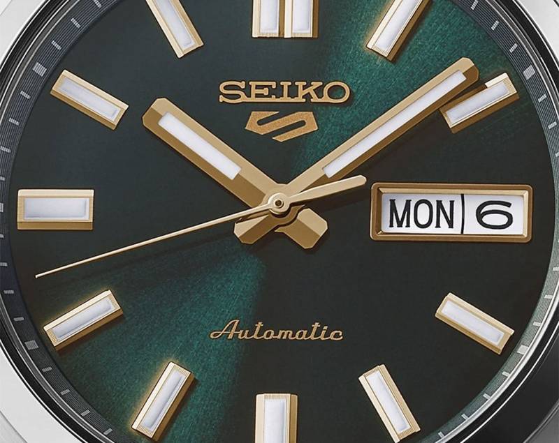 Seiko_o 5 Sports SNXS Automatic silver green and yellow niddle