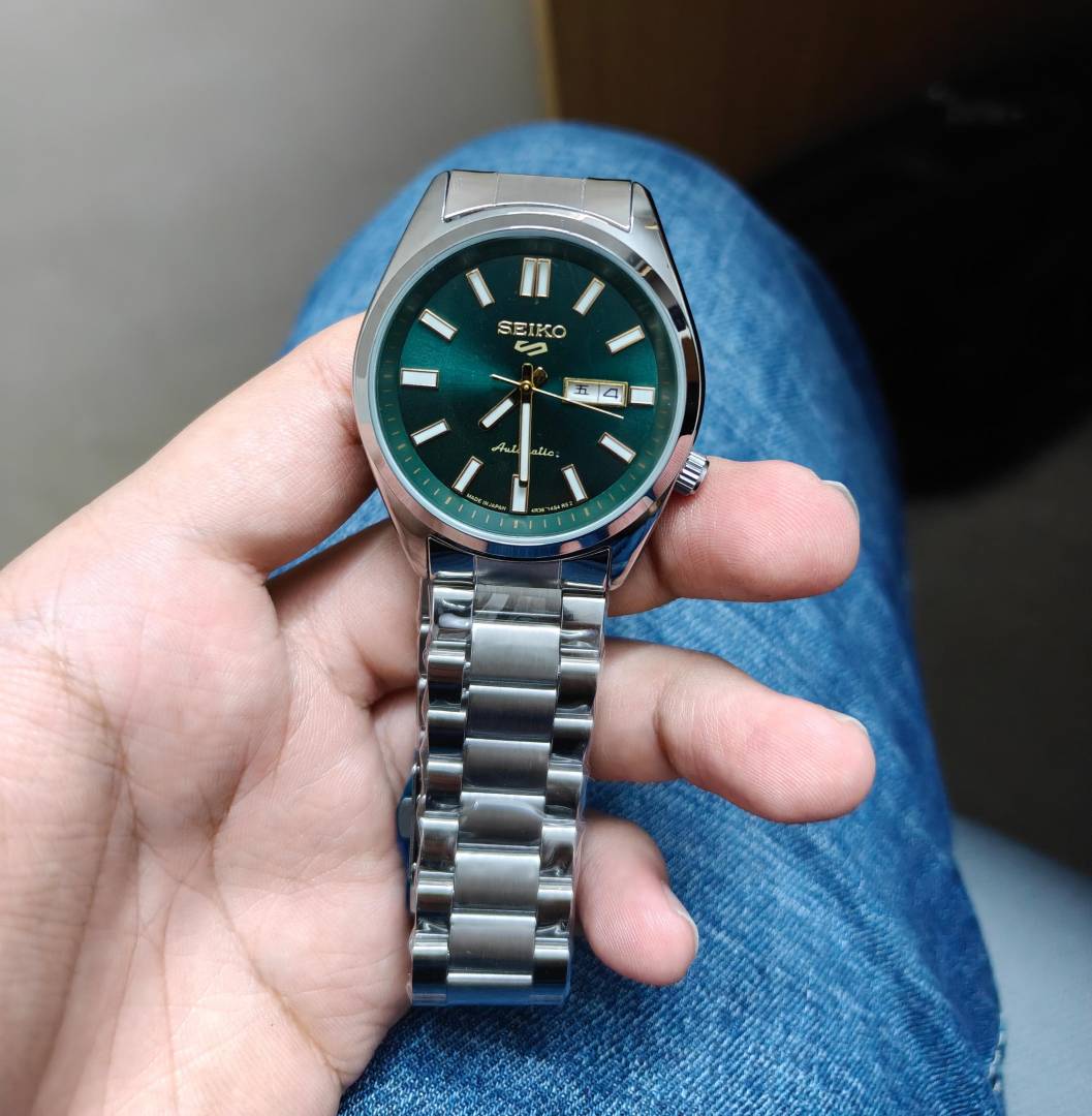Seiko_o 5 Sports SNXS Automatic silver green and yellow niddle