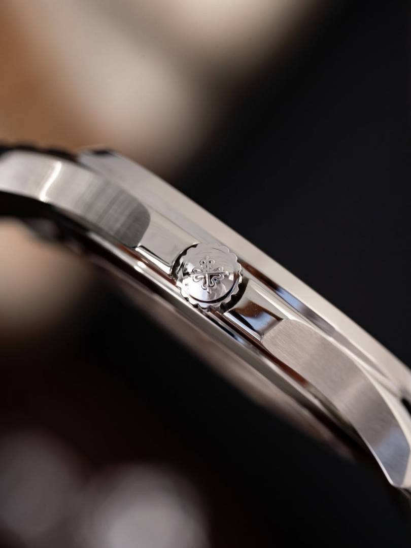 Pate_ek Philip_pe Aquanaut 5167R-001 Bettry black silver Black