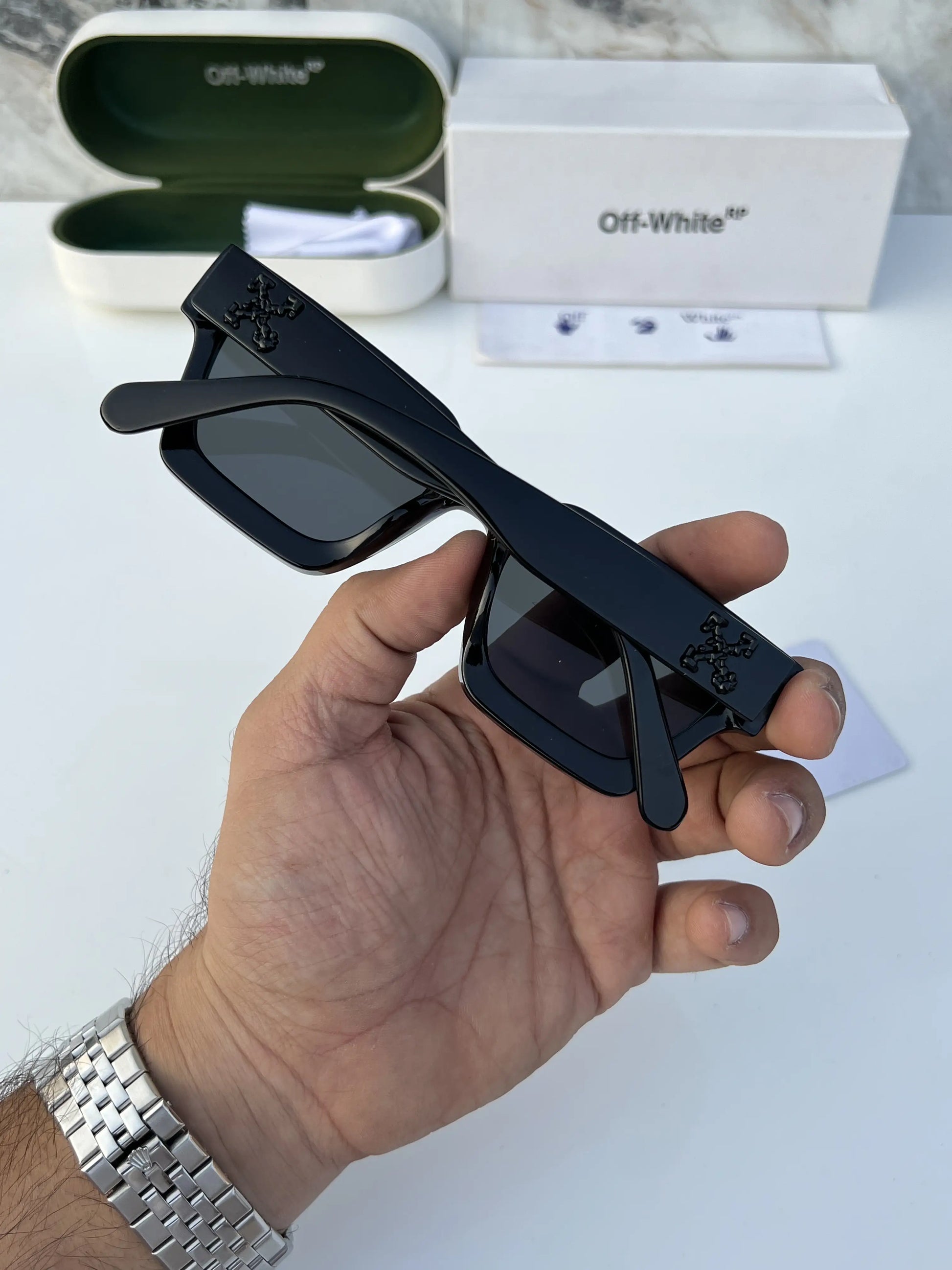 off_white_full_black
