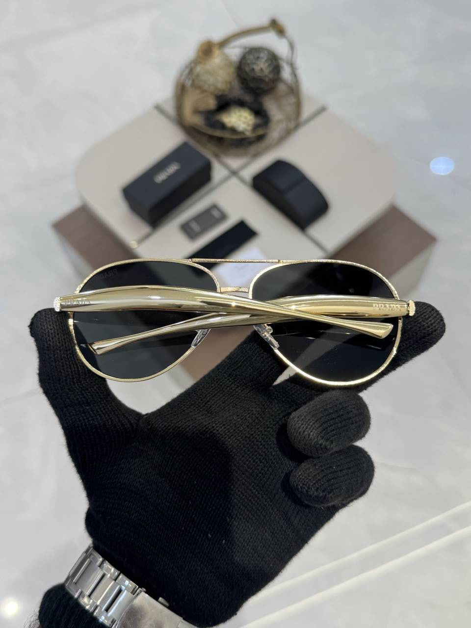 Prada_122_Gold_Black