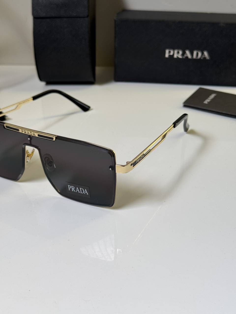 Prada_24029_Gold_Black