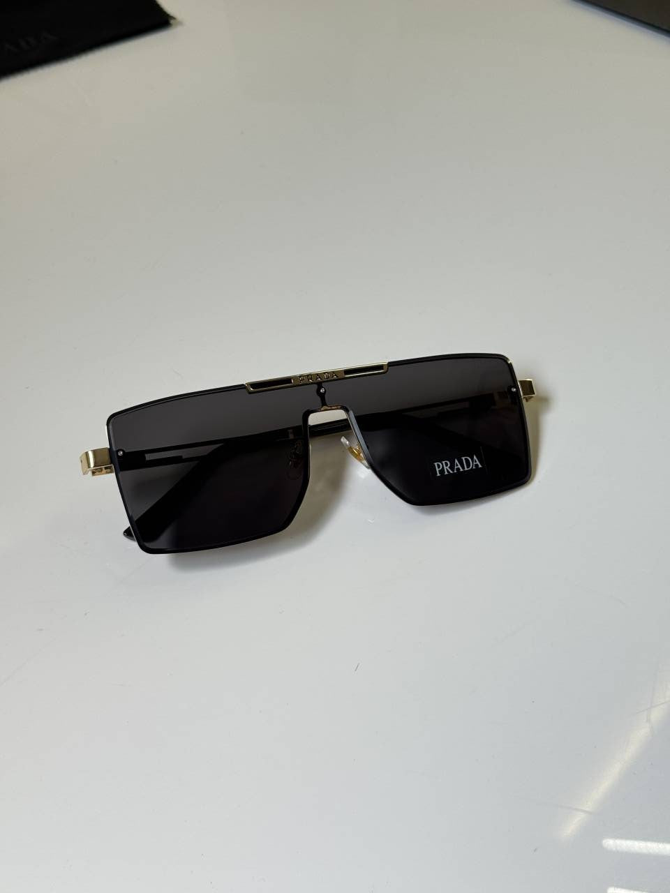Prada_24029_Gold_Black