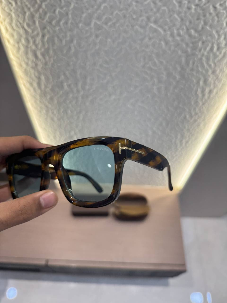 Tomford_259_tiger_blue