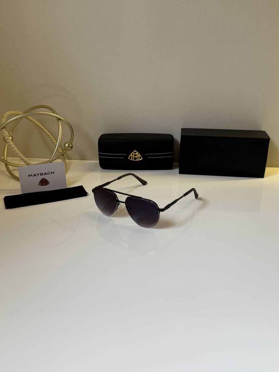 Maybach_22018_Purple_Black