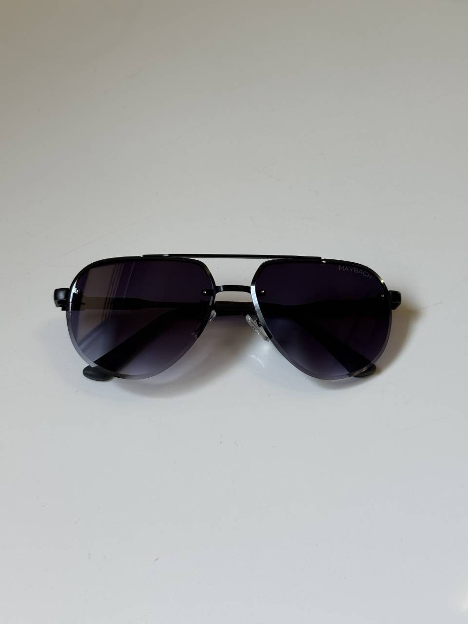 Maybach_22018_Purple_Black