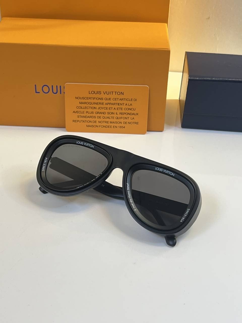 Louis_Vuittion_7781_Matt_Black
