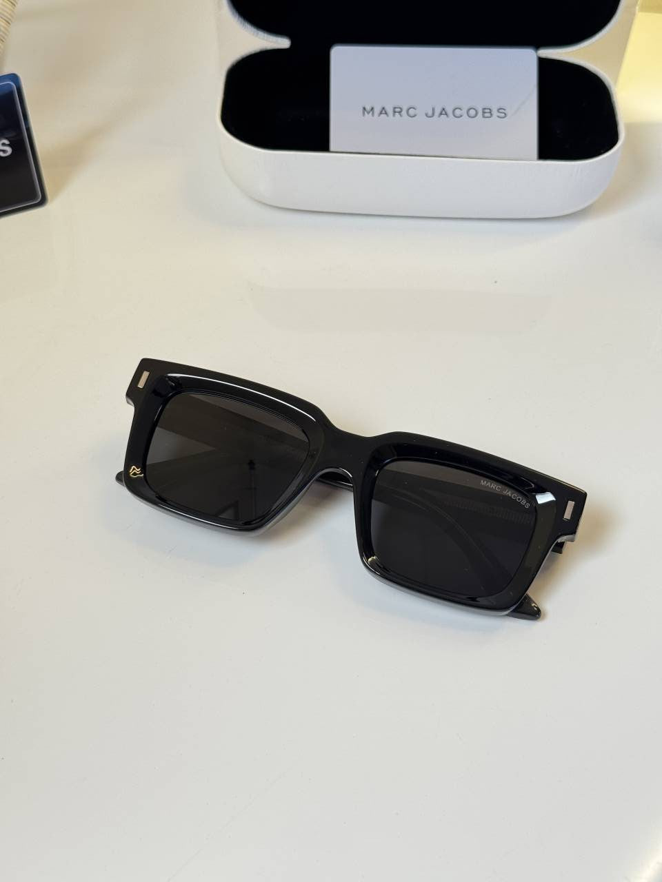 Marc_Jacobs_003_Black