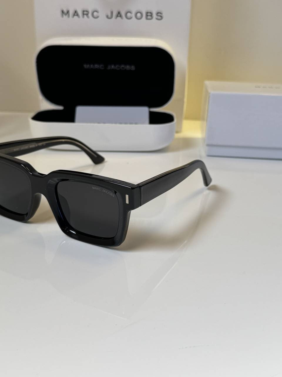 Marc_Jacobs_003_Black