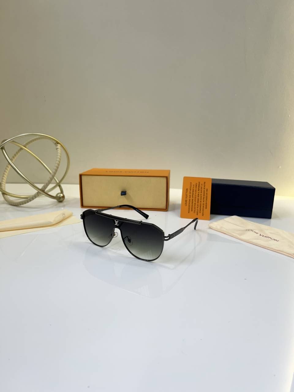 Louis_Vuitton_22295_Black_Green