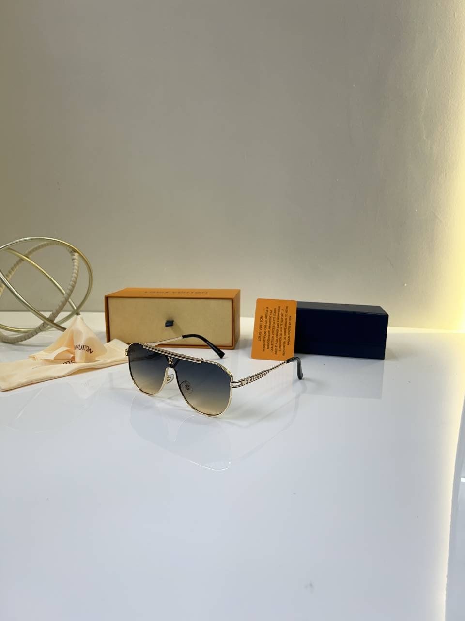 Louis_Vuitton_22295_Gold_Blue