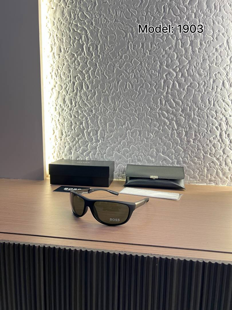 Hugo_boss_1903_black
