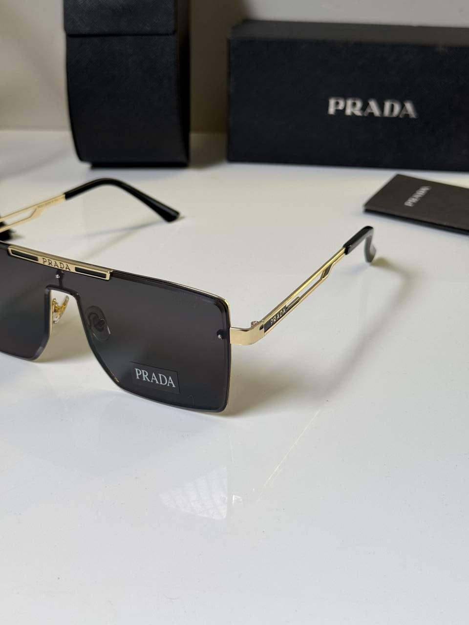 Prada_24029_Gold_Black