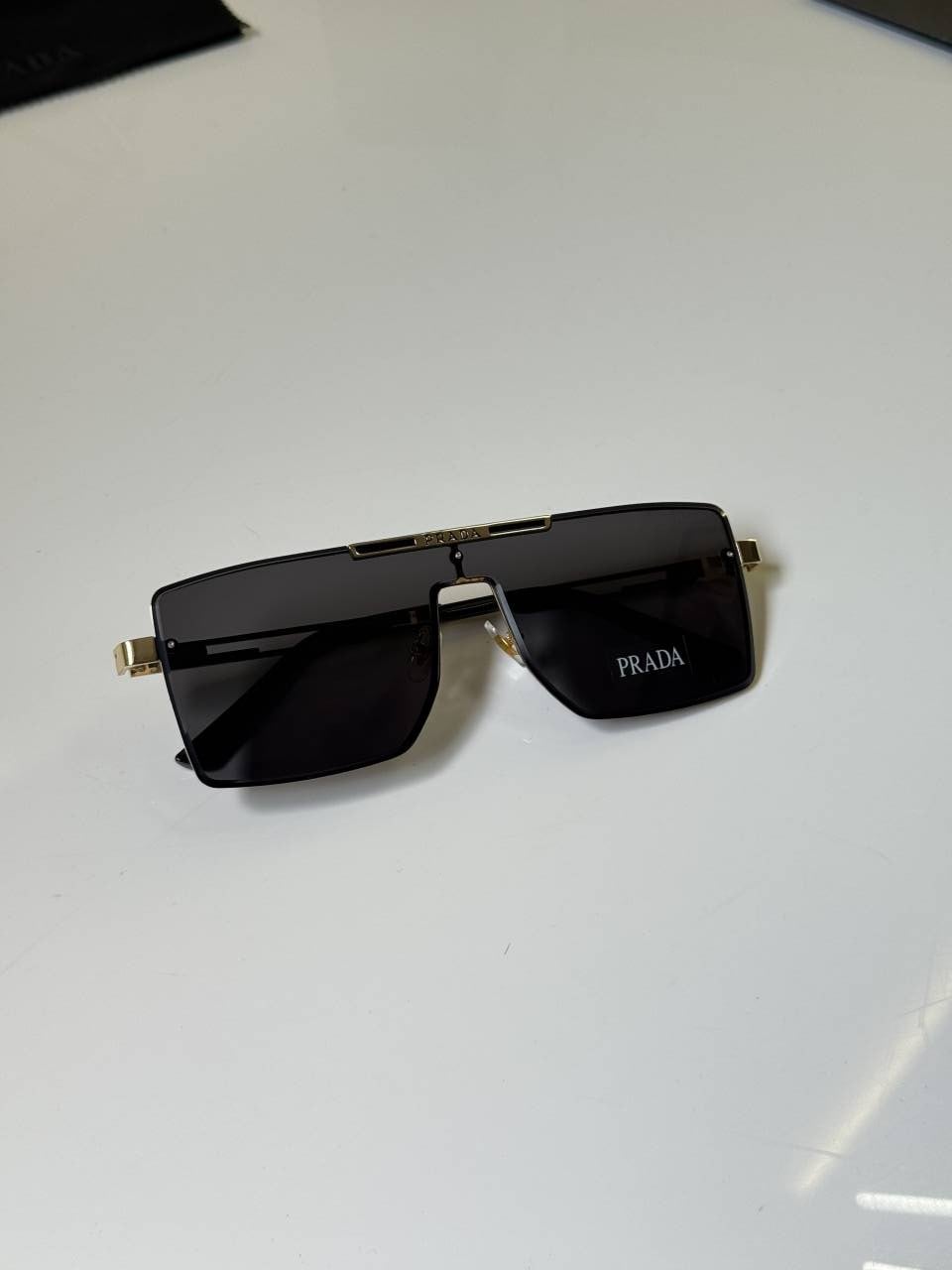 Prada_24029_Gold_Black