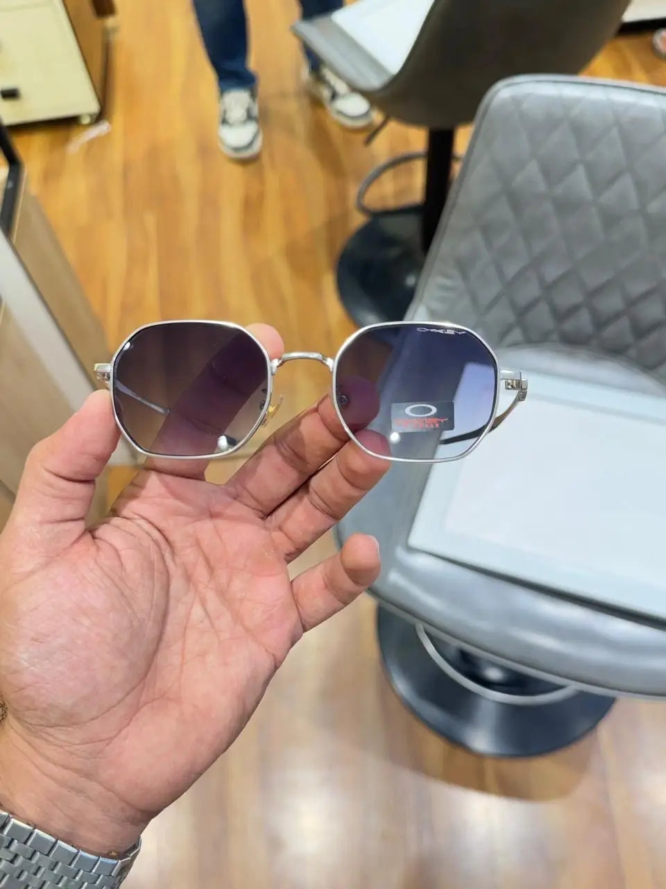 Oakley_24013_silver_black