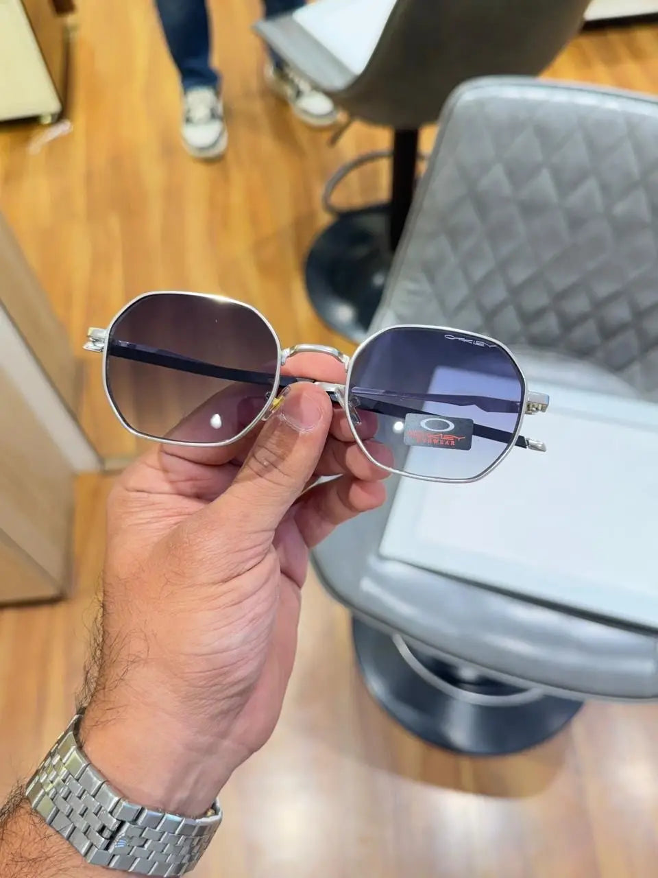 Oakley_24013_silver_black