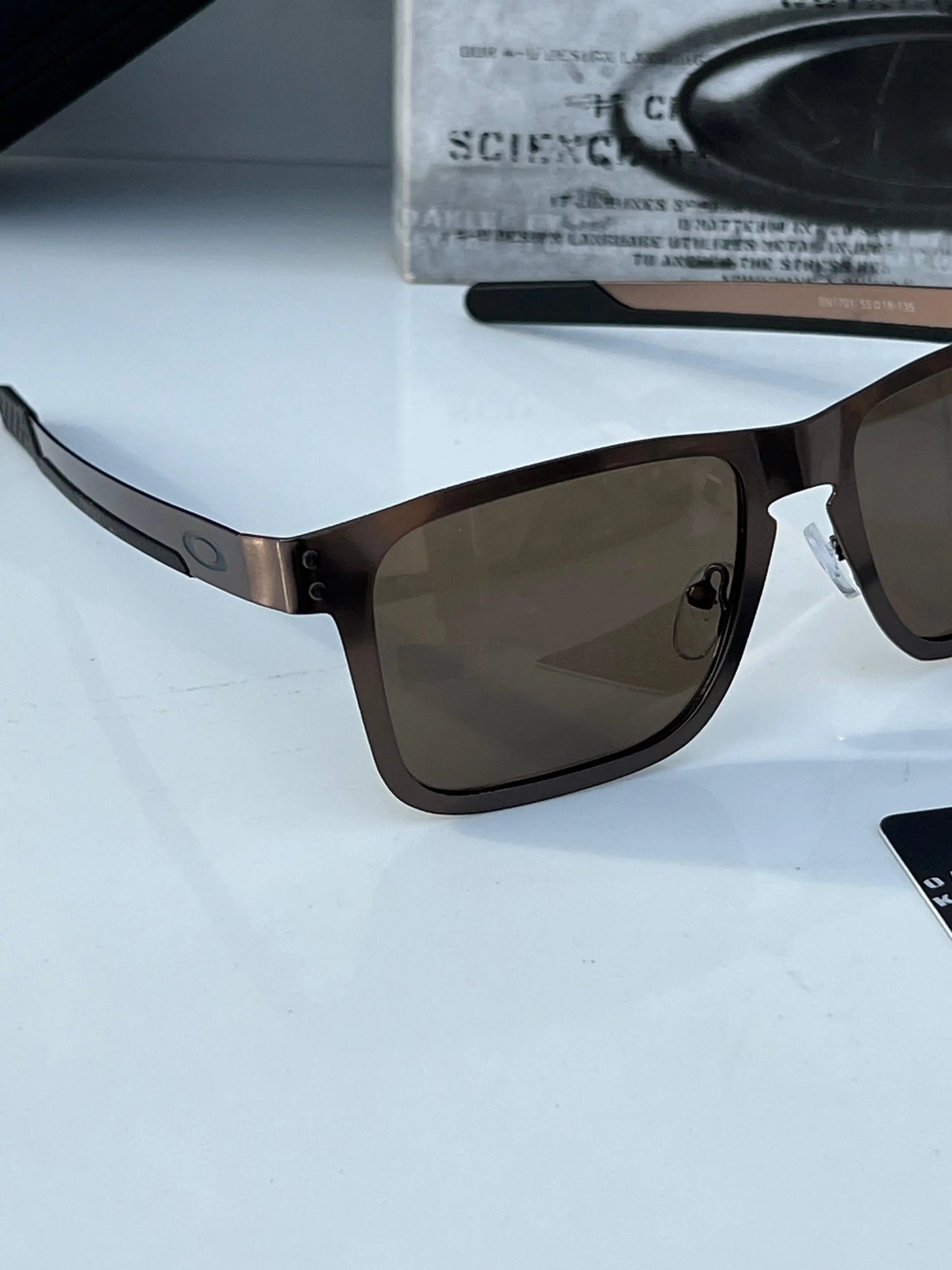 Oakley_1701_brown