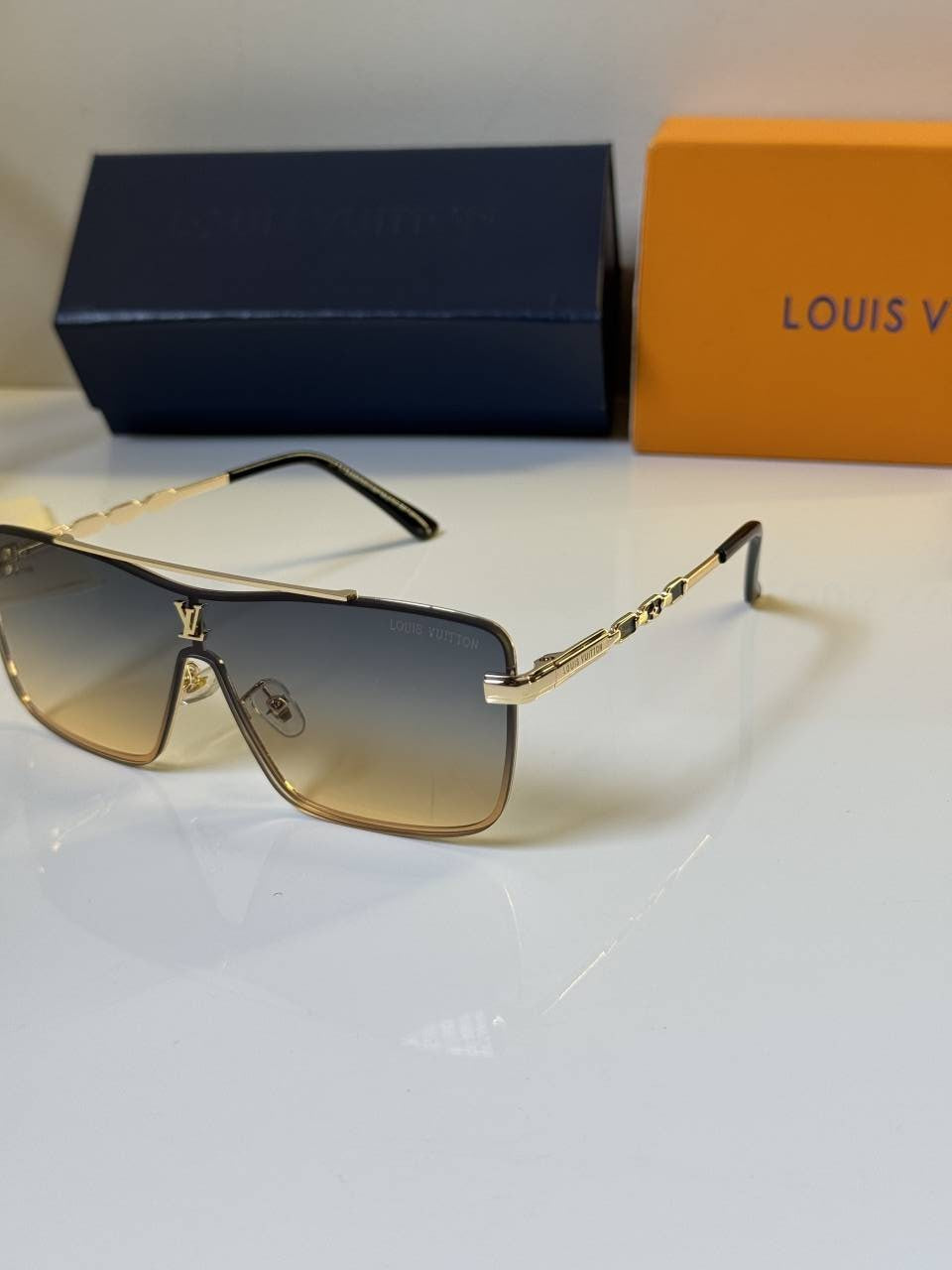 Louis_Vuitton_24123_Gold_Multi