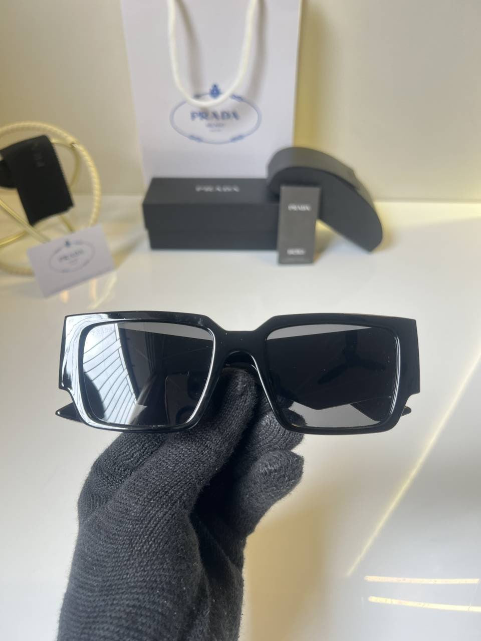 Pradda_6105_glossy_black
