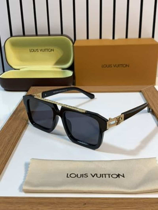 Louis vuitton 8817 black gold