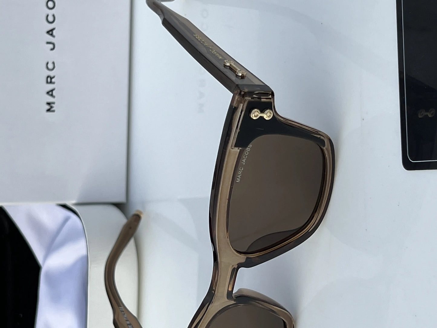 Marc_jacobs_1142_peach_brown