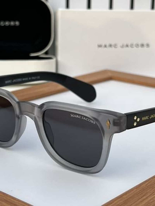 marc jacobs 30 grey black