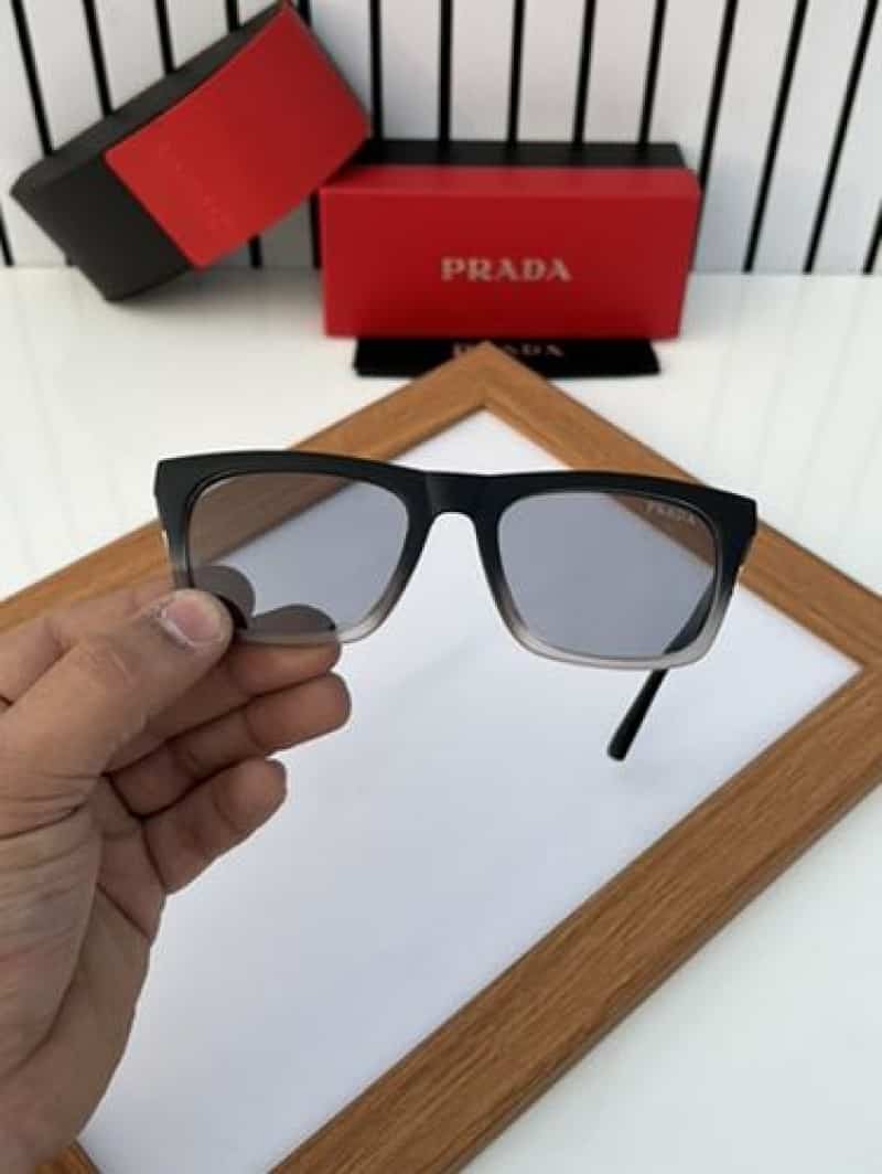 prada_603_black white