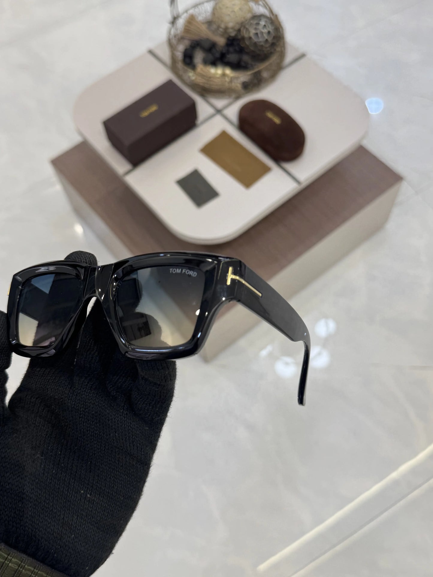 Tomford_184_Black_Multi