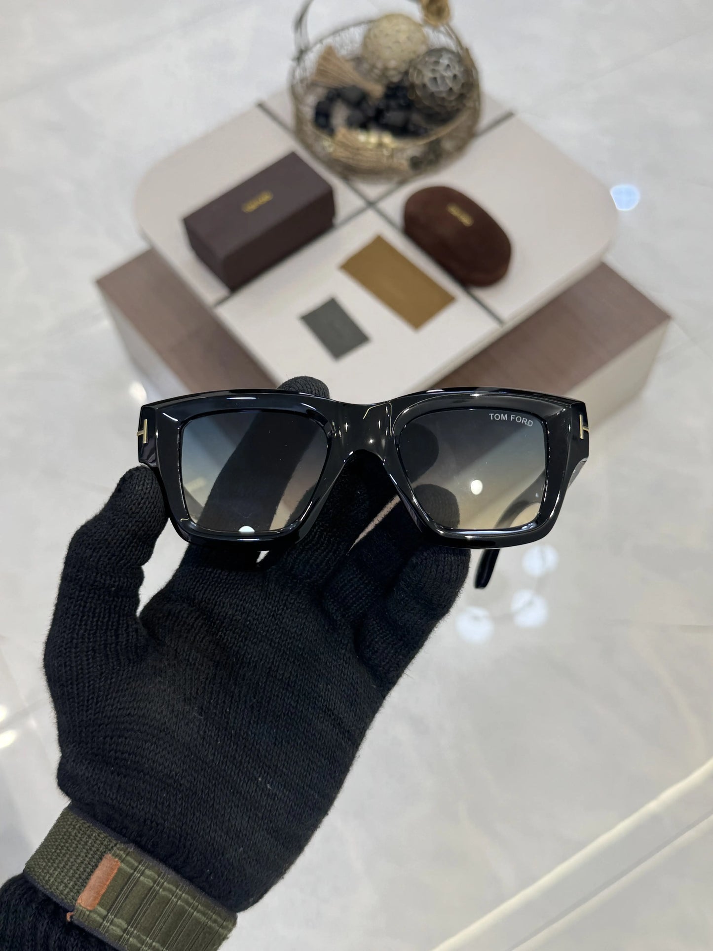 Tomford_184_Black_Multi
