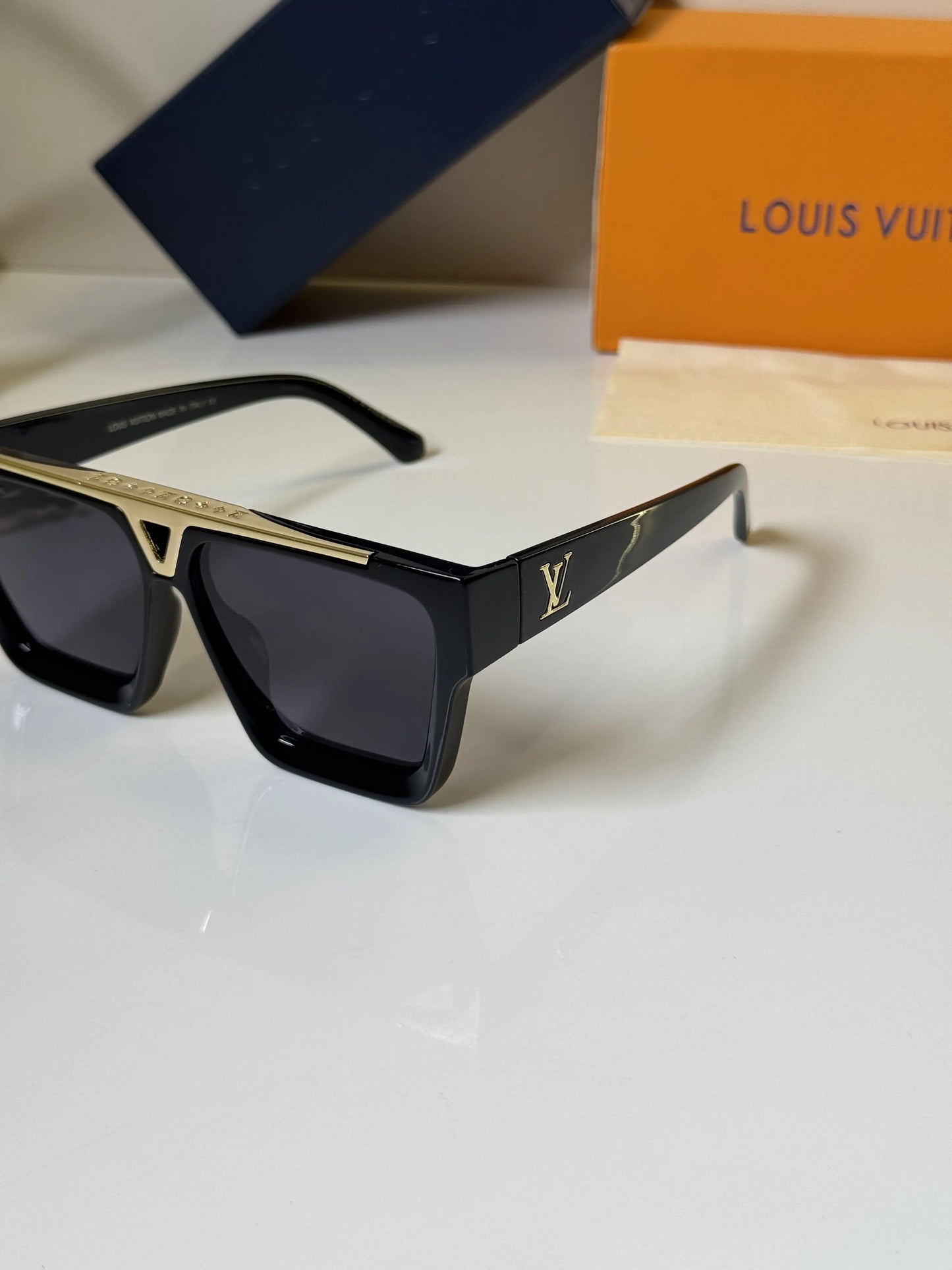 Louis_Vuitton_6129_Black