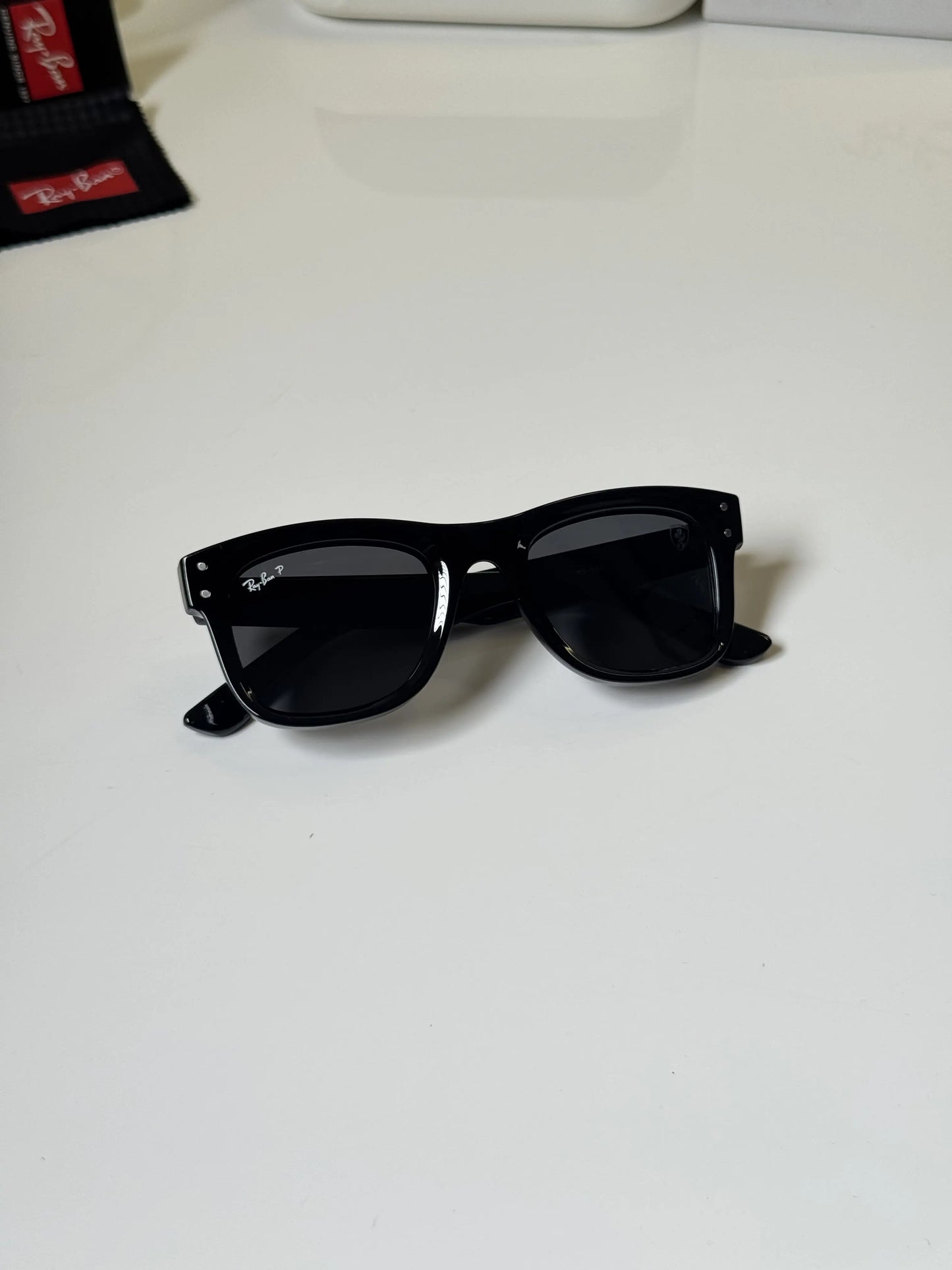 Rayban_502_Shine_Black_Ferrari_Edition