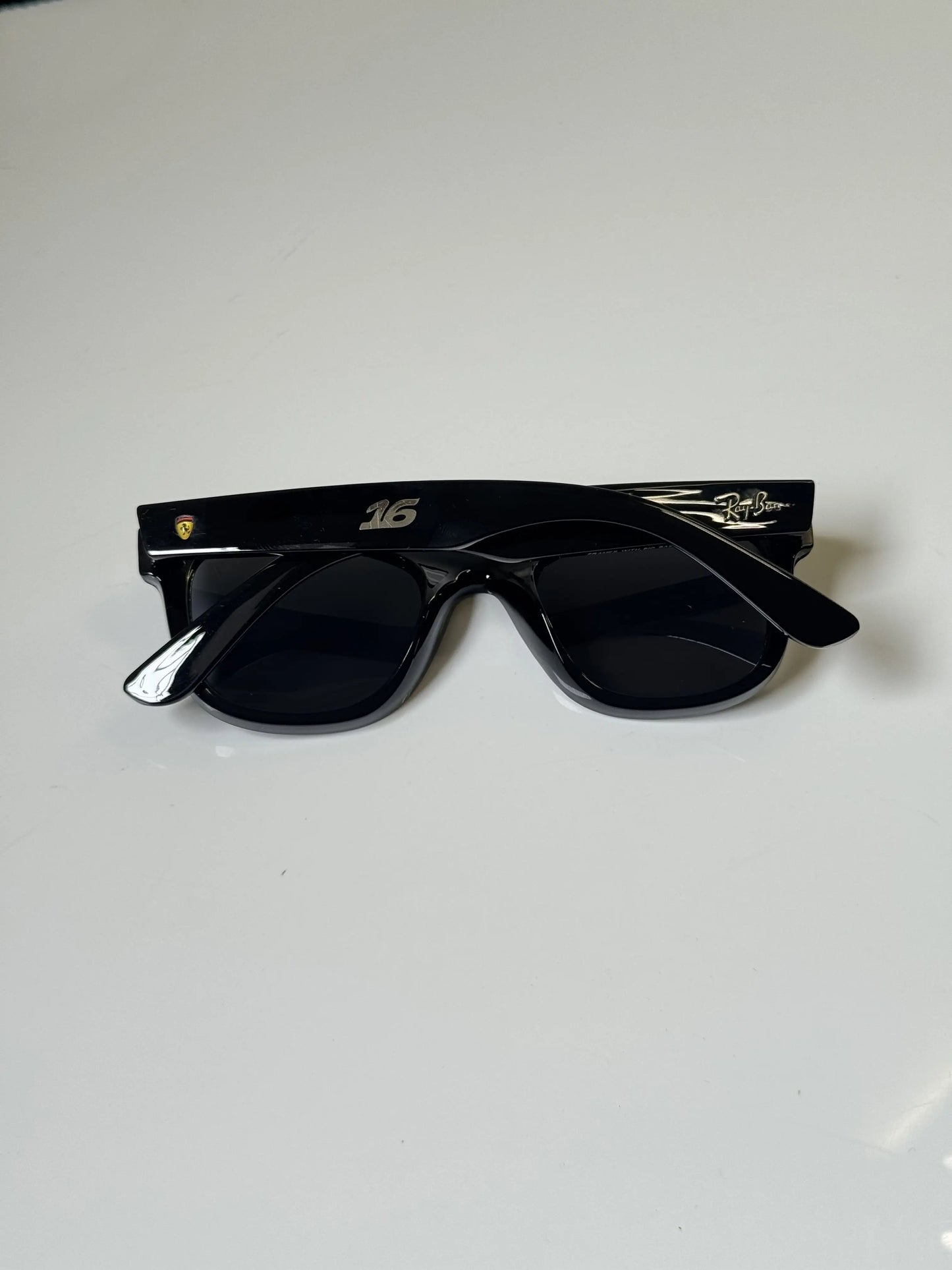 Rayban_502_Shine_Black_Ferrari_Edition