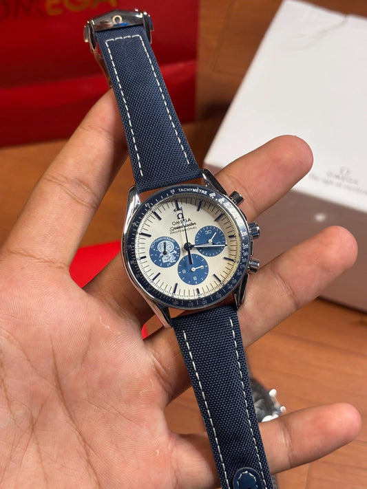 Omeg_a Speedmaster Silver Snoopy
