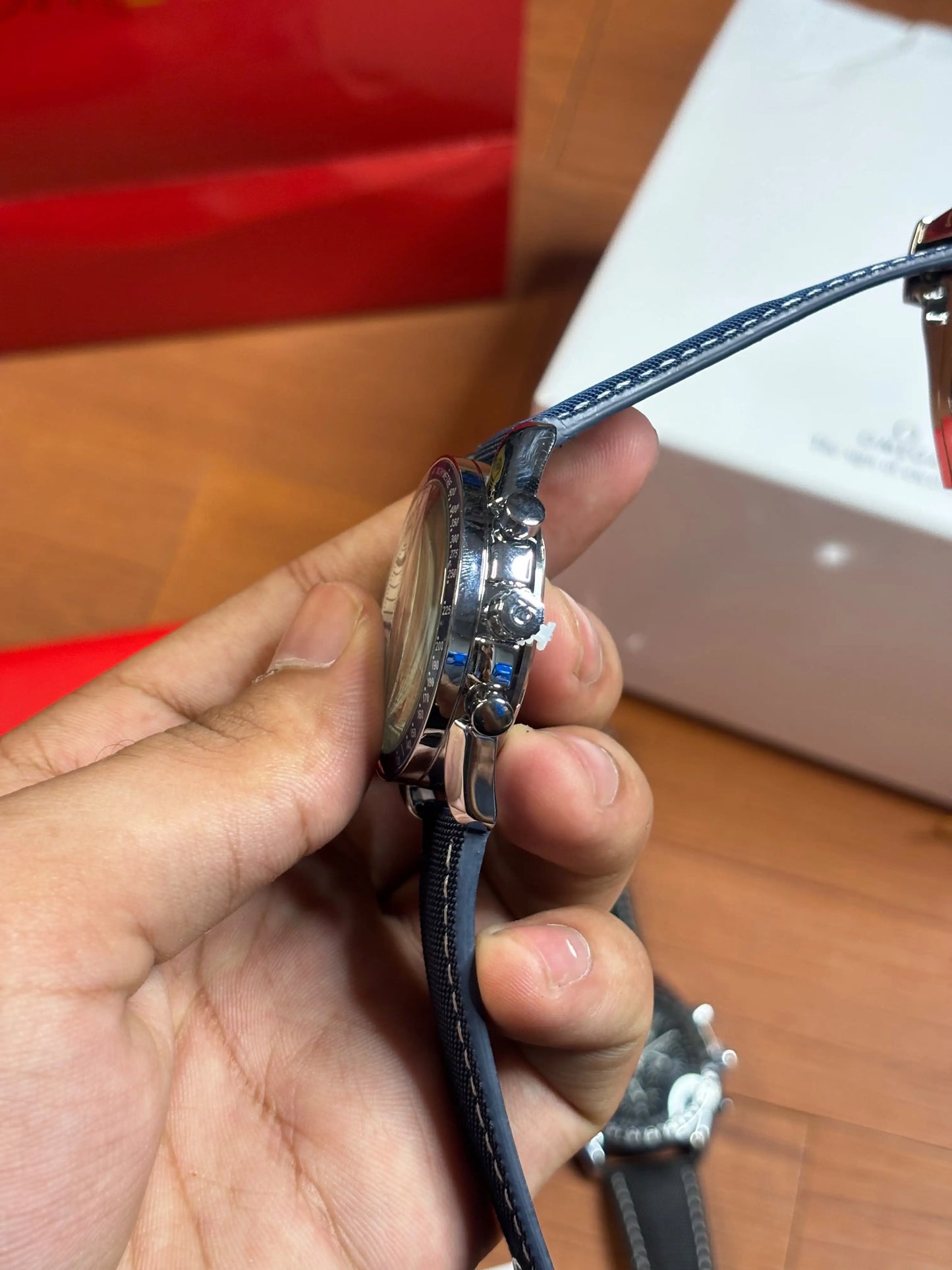 Omeg_a Speedmaster Silver Snoopy