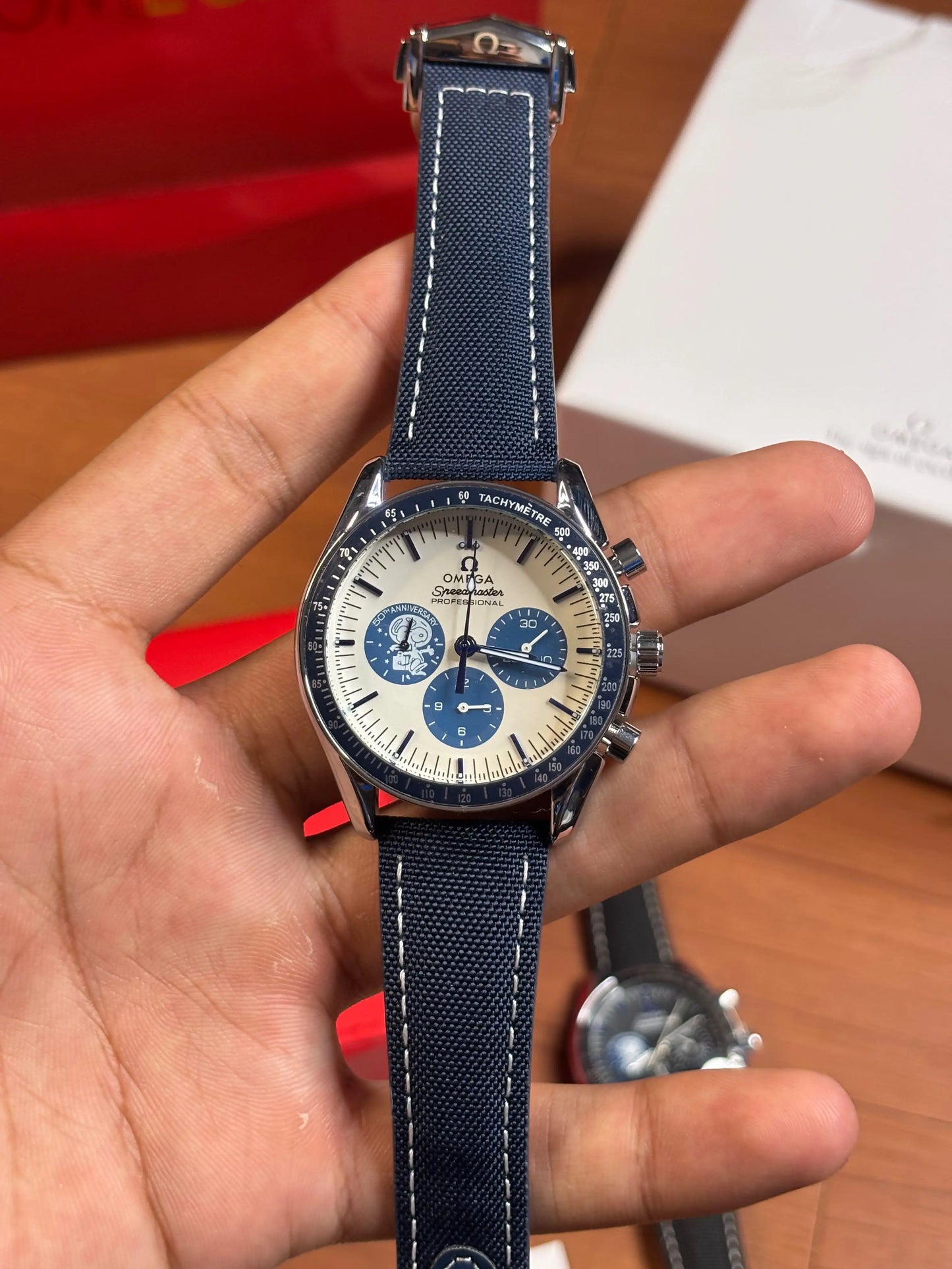 Omeg_a Speedmaster Silver Snoopy