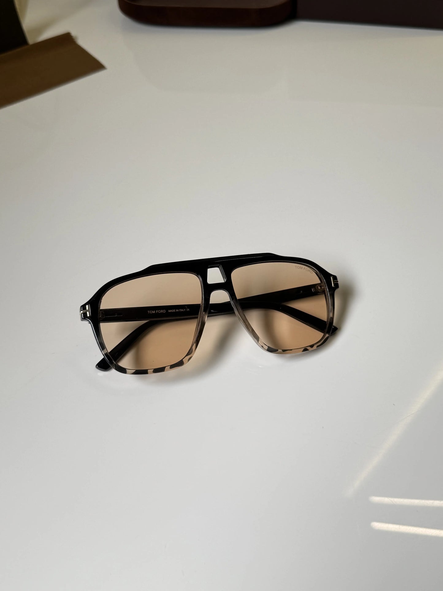 Tomford_300_Black_Peach