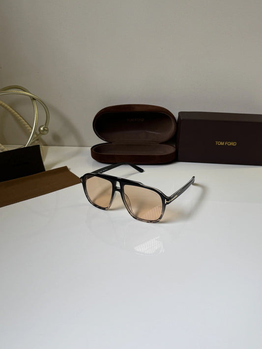 Tomford_300_Black_Peach