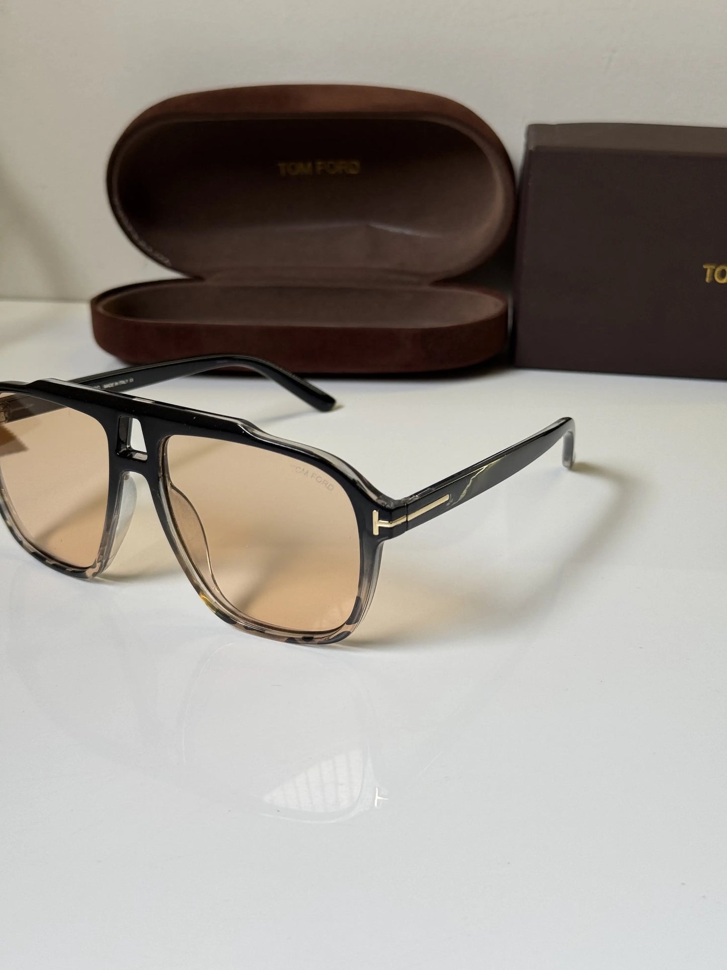 Tomford_300_Black_Peach