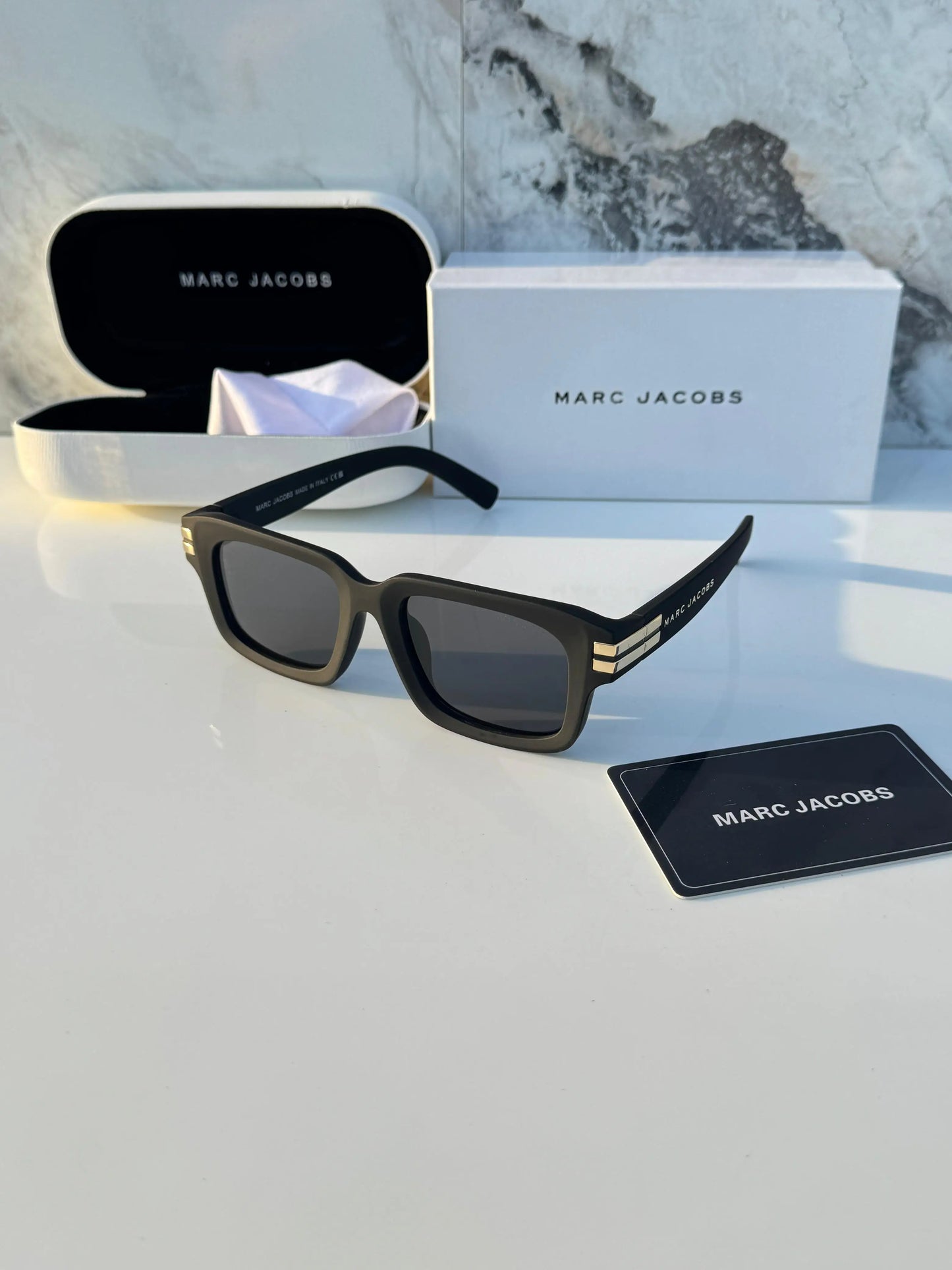 Marc_jacobs_1020_matt_black_gold