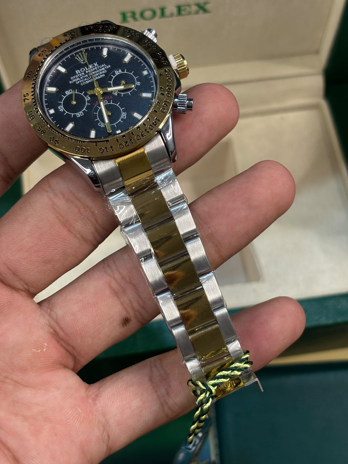 Role_x Daytona Oyster Perpetual Two Tone Gold Black Dial